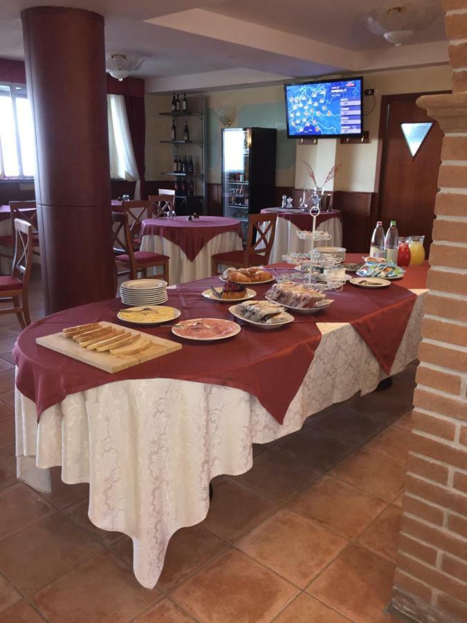Albergo "Da Gigi" チェラーノ エクステリア 写真
